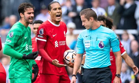 Van Dijk có thể bị phạt nặng hơn sau tấm thẻ đỏ?