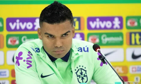 Đúng chất thủ lĩnh, Casemiro tỏ ra 'nóng mặt' khi bị hỏi thiếu tôn trọng