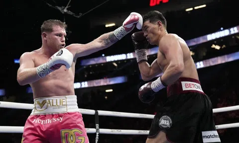 Mất kiên nhẫn, Canelo Alvarez tố đối thủ liên tục 'bàn lùi' chuyện tái đấu