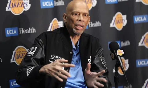 Huyền thoại NBA Kareem Abdul-Jabbar gọi tên hậu vệ dẫn bóng xuất sắc nhất mọi thời đại