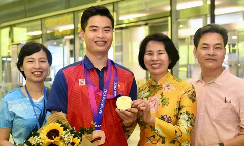 HCV ASIAD 19 Phạm Quang Huy về nước, lãnh đạo cấp cao đón tiếp nồng nhiệt