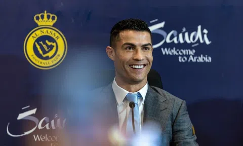 Diễn xuất quá đỉnh, Ronaldo 'lăng xê' sự kiện tỷ view trong làng thể thao