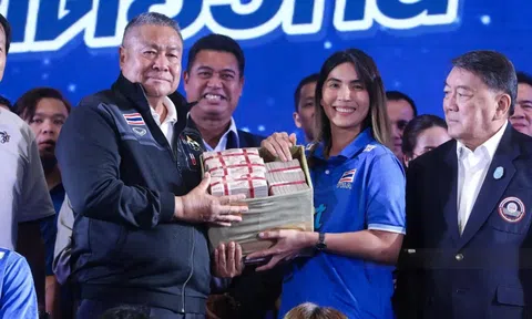 Bóng chuyền Thái Lan nhận 'tiền tấn' sau ASIAD 19