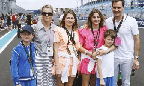 Roger Federer 'du hí' cùng gia đình tại Nhật Bản