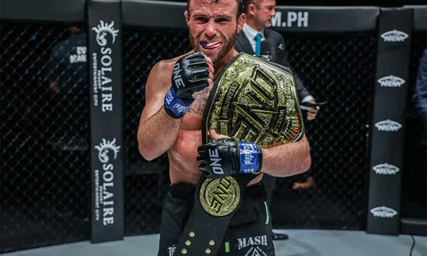 Nhà vô địch MMA thế giới hạnh phúc khi được trở thành một người cha