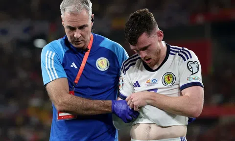 Trụ cột hàng đầu chấn thương, Liverpool run rẩy trước thềm derby