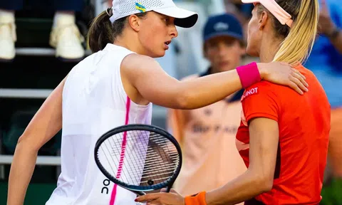 Số lần bỏ cuộc bằng số danh hiệu Iga Swiatek có được từ 2022, tay vợt người Ukraine bị chỉ trích thậm tệ