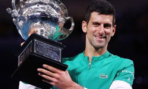 Thường xuyên 'bật' thầy, Djokovic có hành động gây bất ngờ với huấn luyện viên