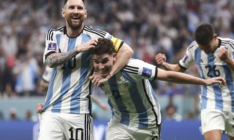 Chia tay Lewandowski, Barca chất núi tiền mua hậu duệ Messi ở Man City