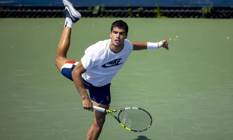 Carlos Alcaraz ra 'cái giá ngàn vàng', người hâm mộ choáng ngợp