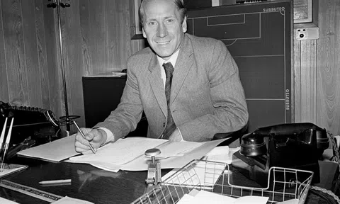Sir Bobby Charlton sẽ sống mãi trong trái tim hàng triệu NHM