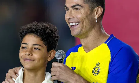 Con trai Ronaldo ghi bàn rồi ăn mừng Siu, fan khen ngợi hết lời