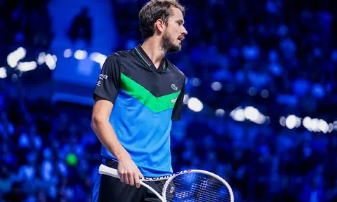 Theo vết xe đổ của Alcaraz, Medvedev nói lời tạm biệt Paris Masters 2023