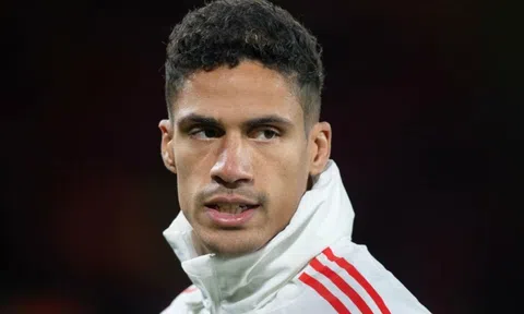 Varane vắng mặt bất ngờ, lý do khiến người hâm mộ thở phào