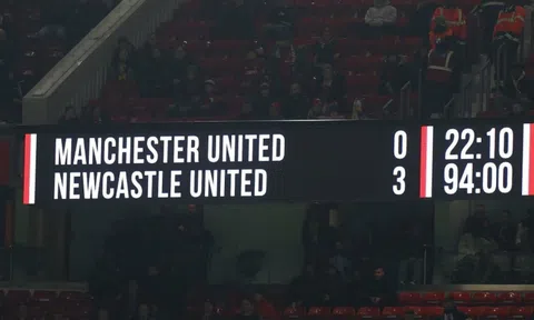 Huyền thoại MU cho Old Trafford danh xưng đầy niềm đau, ca ngợi luôn đối thủ