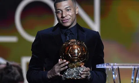 Vừa hụt Quả bóng vàng, Mbappe được PSG hậu thuẫn hết mức để phục thù
