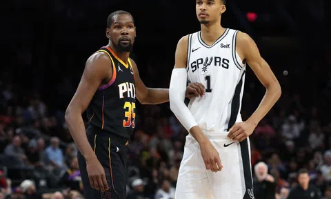 Kevin Durant dành nhiều lời khen ngợi cho khổng lồ bóng rổ mới của NBA