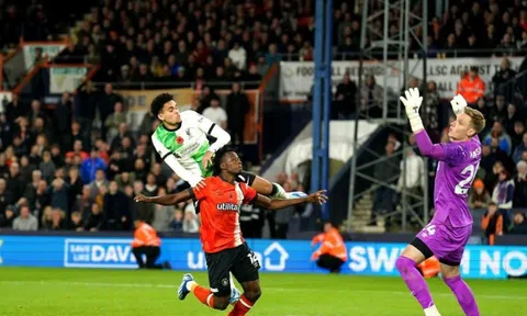 Ghi bàn phút bù giờ cuối cùng cho Liverpool, Luis Diaz có hành động đặc biệt gửi tới cha