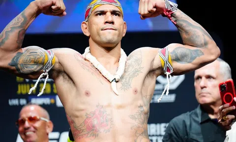 UFC 295: Alex Pereira đặt mục tiêu giành lại danh hiệu hạng nhẹ cho Glover Teixeira