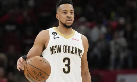 Sao bóng rổ Pelicans tái phát bệnh nặng