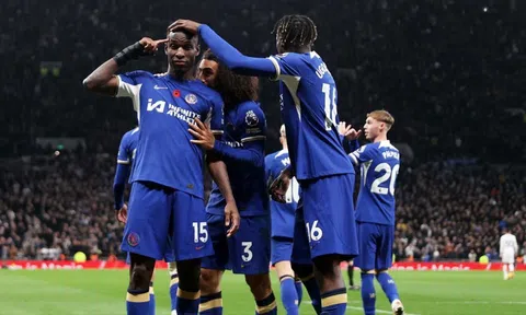 Tottenham nhận 2 thẻ đỏ, Chelsea thắng tưng bừng trong trận derby hỗn loạn