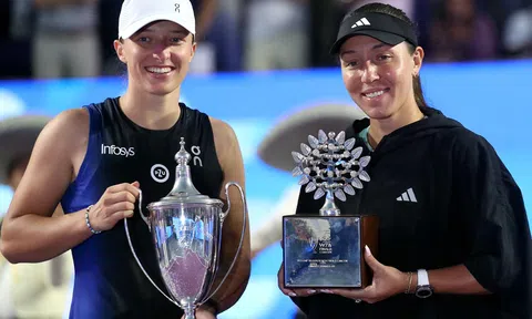 Vô địch WTA Finals, Iga Swiatek đoạt lại ngôi hậu quần vợt nữ thế giới