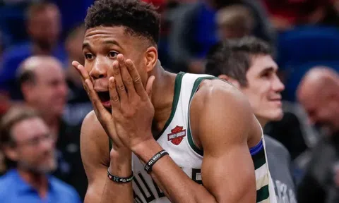 Ghi 54 điểm, ‘Á thần’ Giannis vẫn không thể cứu Milwaukee Bucks