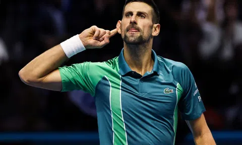 Thắng nghẹt thở Rune, Djokovic khẳng định vị thế số 1 thế giới tại ATP Finals