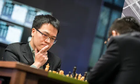 Gặp đối 'cứng cựa', Lê Quang Liêm đánh rơi ngôi đầu siêu giải Grand Chess Tour