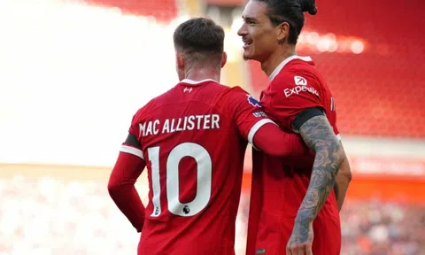 Bom tấn đắt bậc nhất Liverpool có hành động khó tin, đồng đội lắc đầu ngao ngán