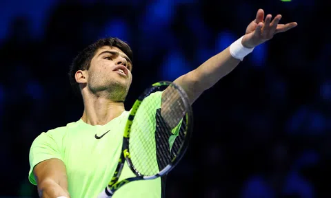 Kết quả tennis 17/11: Carlos Alcaraz giành vé vào bán kết ATP Finals, Lý Hoàng Nam nhận thất bại ở Thái Lan