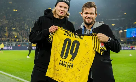 Vua cờ Magnus Carlsen thích thú trước lời thách đấu từ... Mohamed Salah