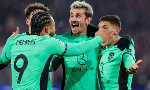 Hai bàn phản lưới đưa Atletico đi tiếp ở Champions League