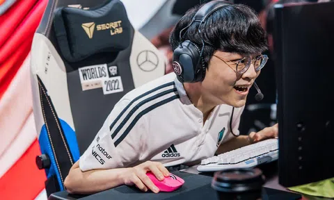 Tuyển thủ ShowMaker chơi bóng cùng Son Heung Min