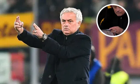 Mourinho hành động khiến tất cả tò mò trong trận cầu 3 thẻ đỏ