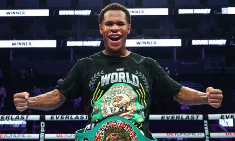 Devin Haney trở thành nhà vô địch hai hạng cân sau trận thắng Regis Prograis