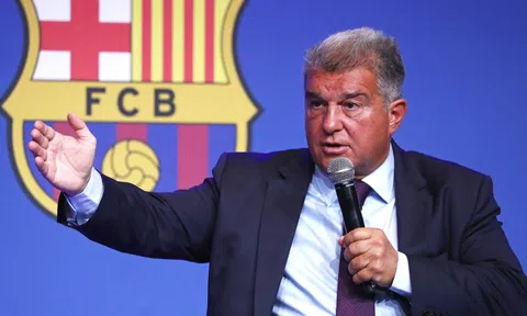 Chủ tịch Barca ra tuyên bố hùng hồn trước khủng hoảng