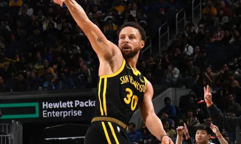 Siêu sao bóng rổ Stephen Curry thiết lập cột mốc ghi điểm vĩ đại