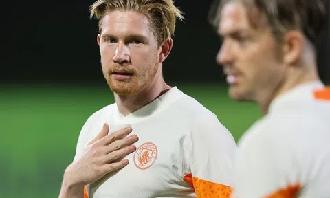 De Bruyne bất ngờ có mặt trên sân tập, ngày trở lại không còn xa