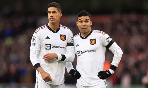Lập trường của HLV Ten Hag về Varane, Casemiro thay đổi
