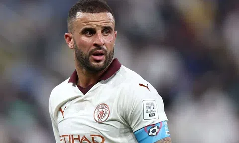 Đeo băng đội trưởng Man City, sao tuyển Anh đáp trả chỉ trích cực gắt