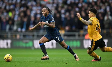 Sterling lại có thêm một pha bỏ lỡ 'để đời' với Chelsea