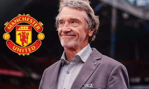 Neville chỉ trích MU là sự ô nhục khi công bố Ratcliffe tiếp quản