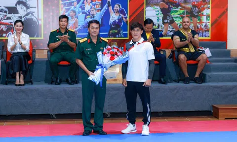 Nguyễn Trần Duy Nhất lùi về sau hậu trường, nhường chỗ cho thế hệ kế cận