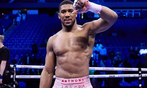 Anthony Joshua khiến sự nghiệp của Deontary Wilder ‘ngàn cân treo sợi tóc’