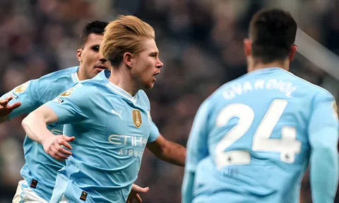 Bruyne tái xuất khó tin, Man City lội ngược dòng phút bù giờ trước Newcastle