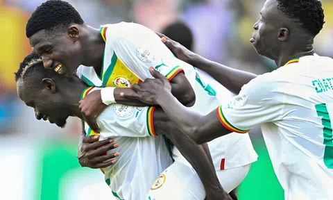 ĐKVĐ Senegal thị uy sức mạnh ngày đầu ra quân AFCON 2023