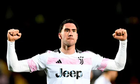 Vlahovic tỏa sáng, Juventus chiến thắng nhẹ nhàng vươn lên ngôi đầu Serie A
