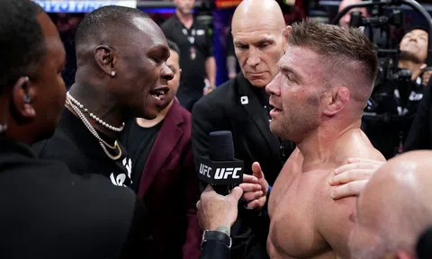 Israel Adesanya đáp trả lời thách đấu của Dricus du Plessis