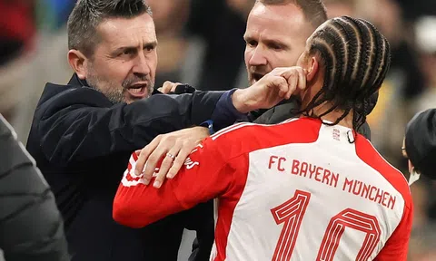 HLV Union Berlin bị đuổi khỏi sân vì đánh Sane